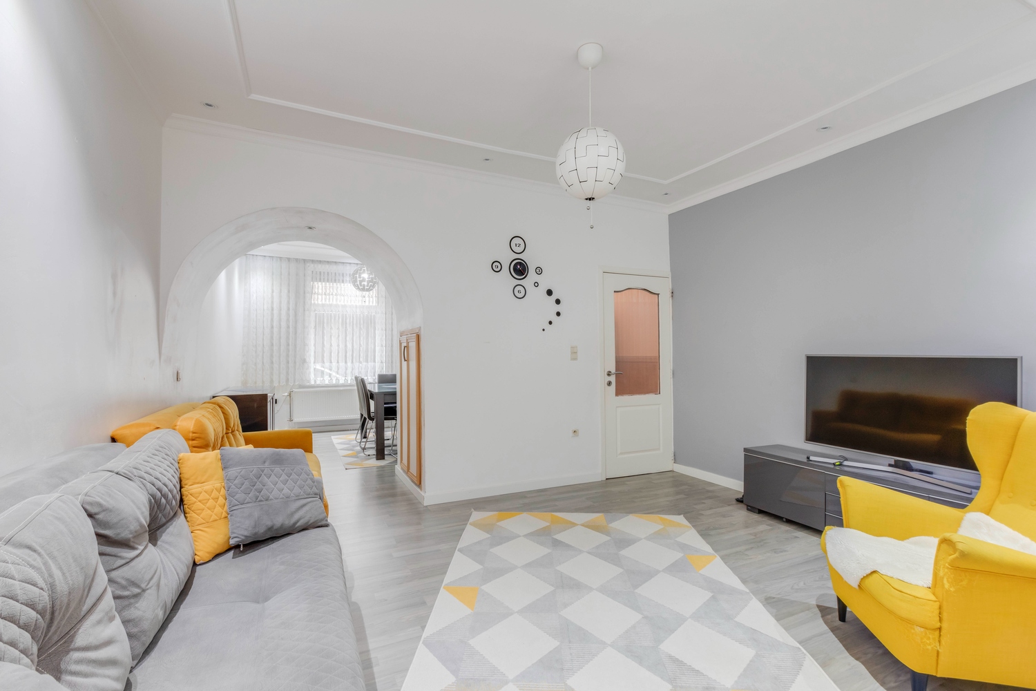 Instapklare rijwoning in zeer rustige straat 