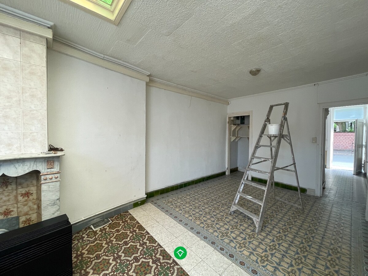 Woning met 2 slaapkamers en koer in centrum Roeselare 