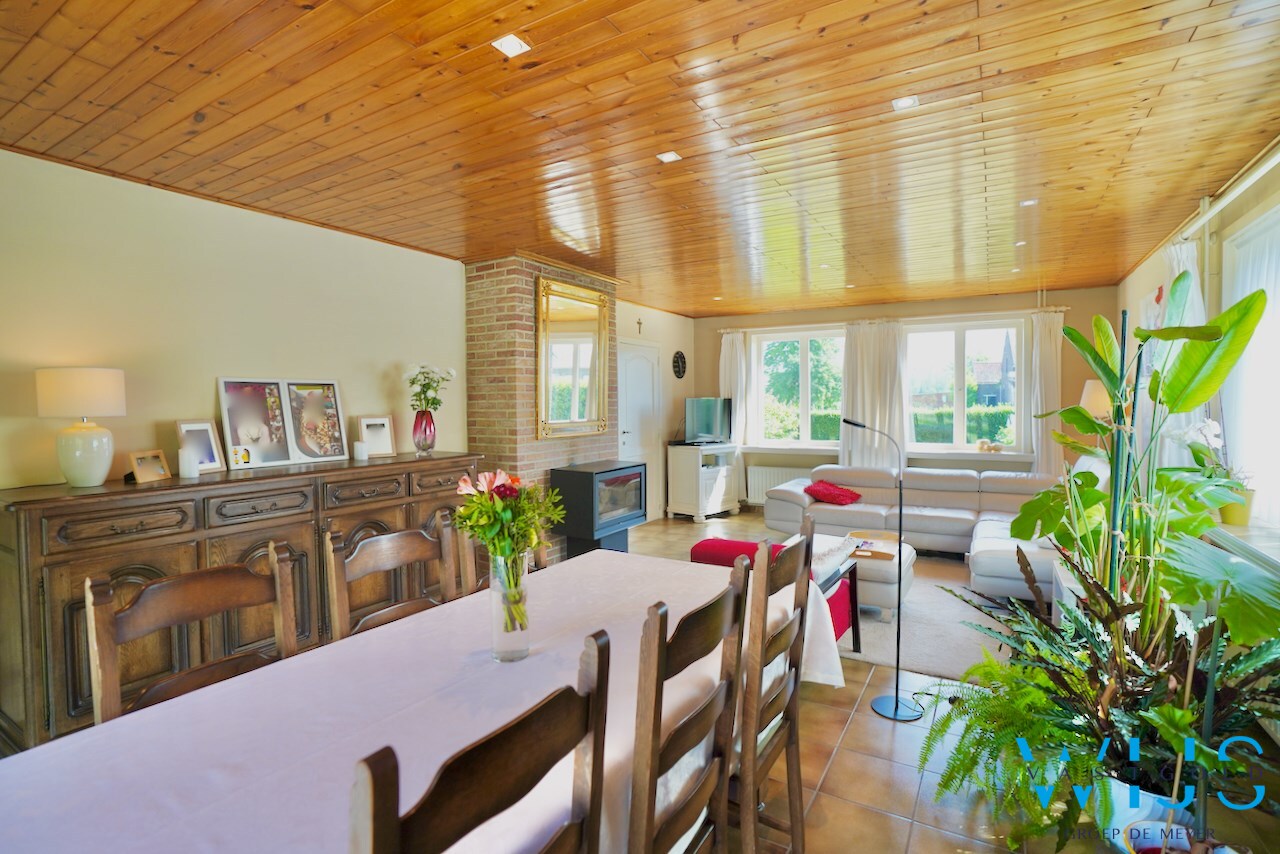 Verrassend ruim woonhuis in het landelijke Sleidinge ! 