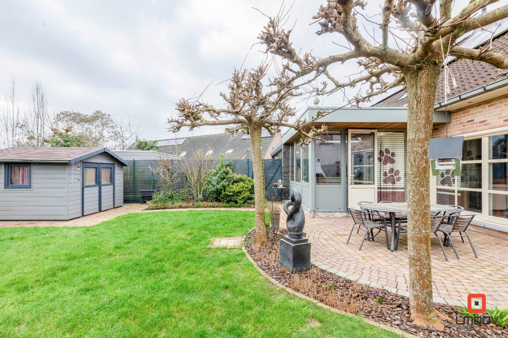 Perfect gelegen gezinswoning met prachtige tuin 