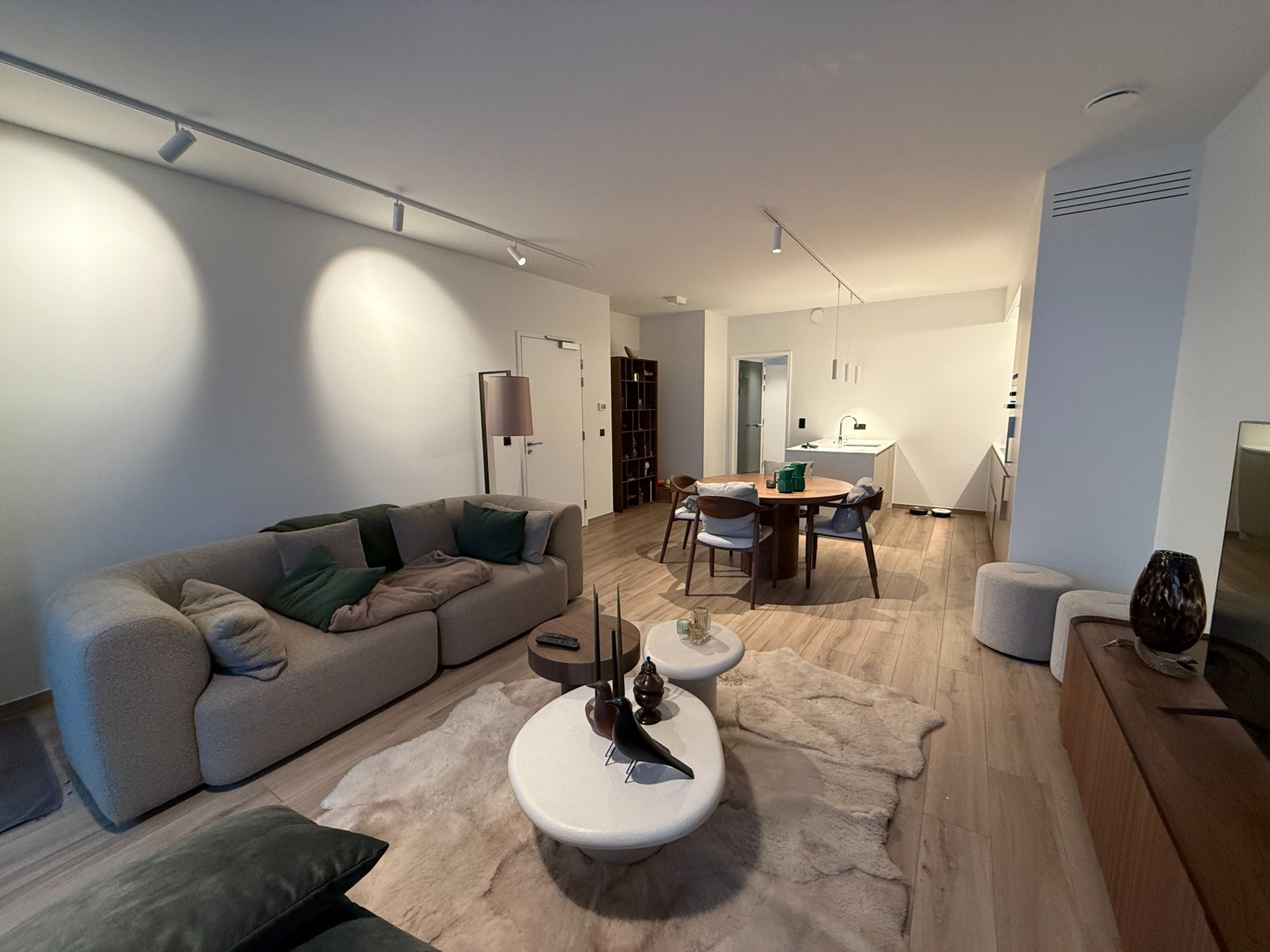 RESIDENTIE WATERVLIET - Gelijkvloers - Energiezuinig nieuwbouwproject met een hoogwaardige afwerkingen gelegen in het centrum van Knokke, nabij de Winkelstraten en op enkele meters van het strand. 