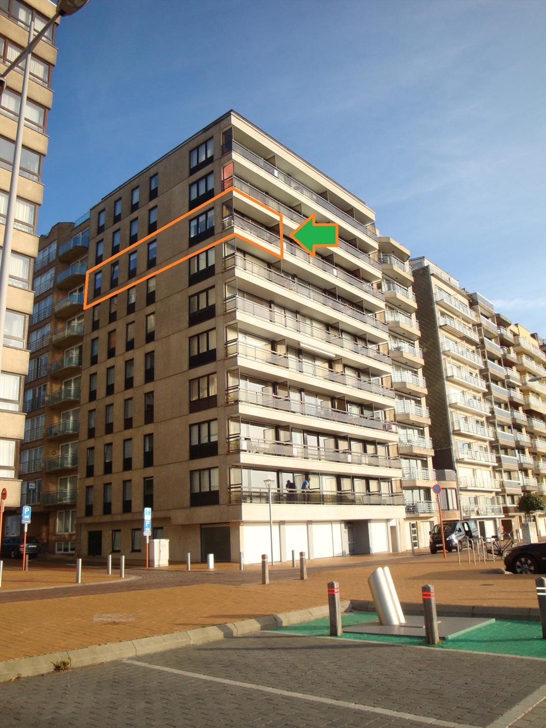 Voll. gerenoveerd 3-slpk HOEKapp. op 7e verd. met havenzicht 