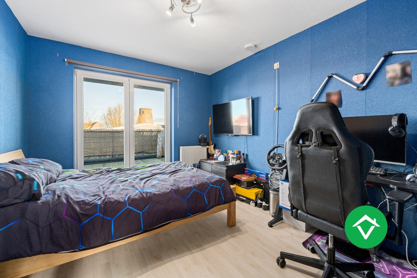 Instapklare nieuwbouwwoning met 5 slaapkamers en zonneterrassen op topligging in Eernegem 