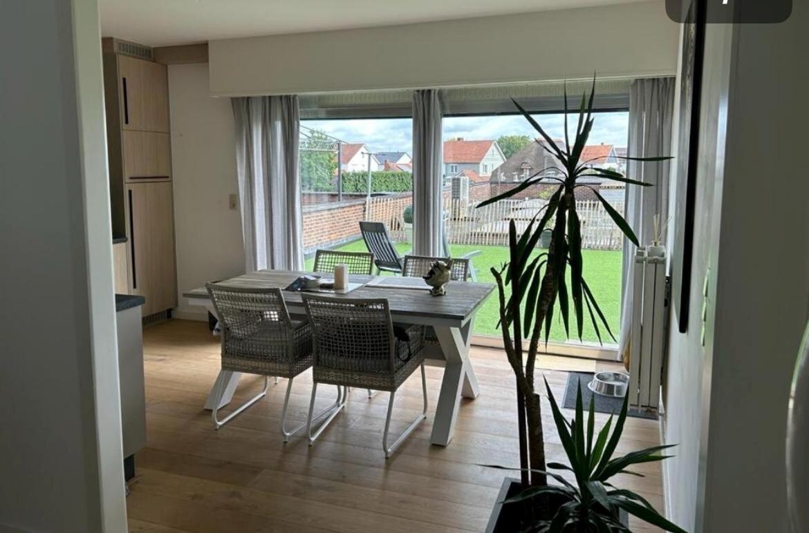 Modern en comfortabel gerenoveerd appartement op de eerste verdieping in het centrum van Neeroeteren 