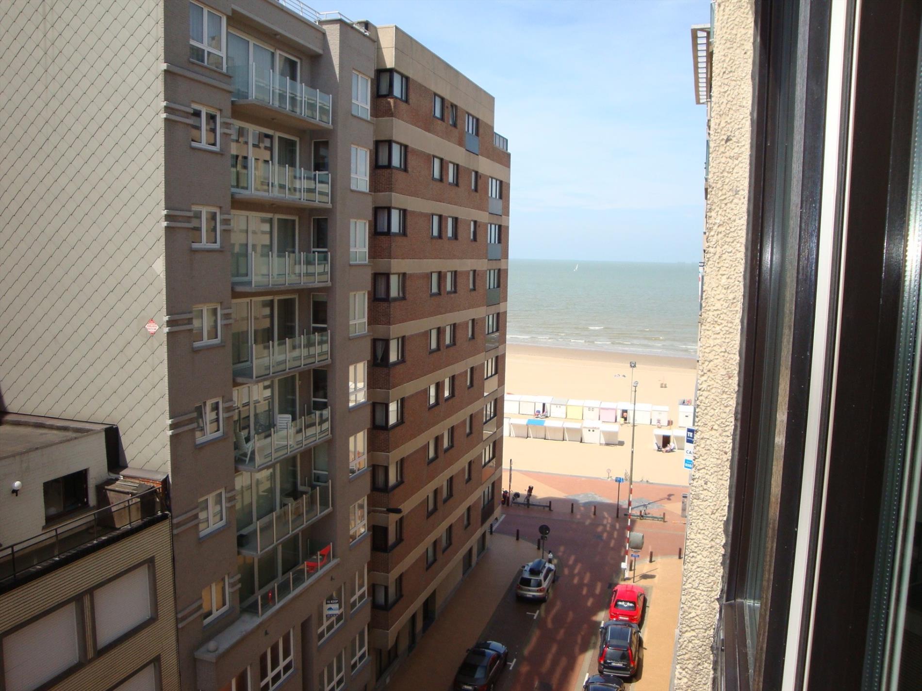 Voll. gerenoveerd 3-slpk HOEKapp. op 7e verd. met havenzicht 