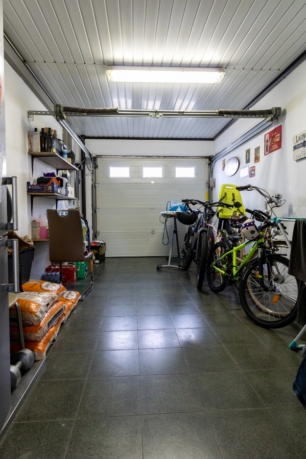 Gezinswoning met 4 slaapkamers en garage op 364m² te Ichtegem 