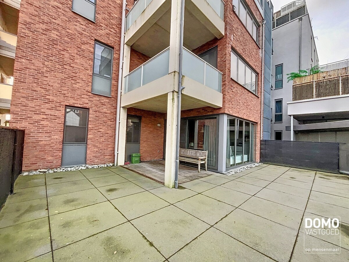 Ruim appartement met tuinterras, garage en 2 slaapkamers in Hasselt 