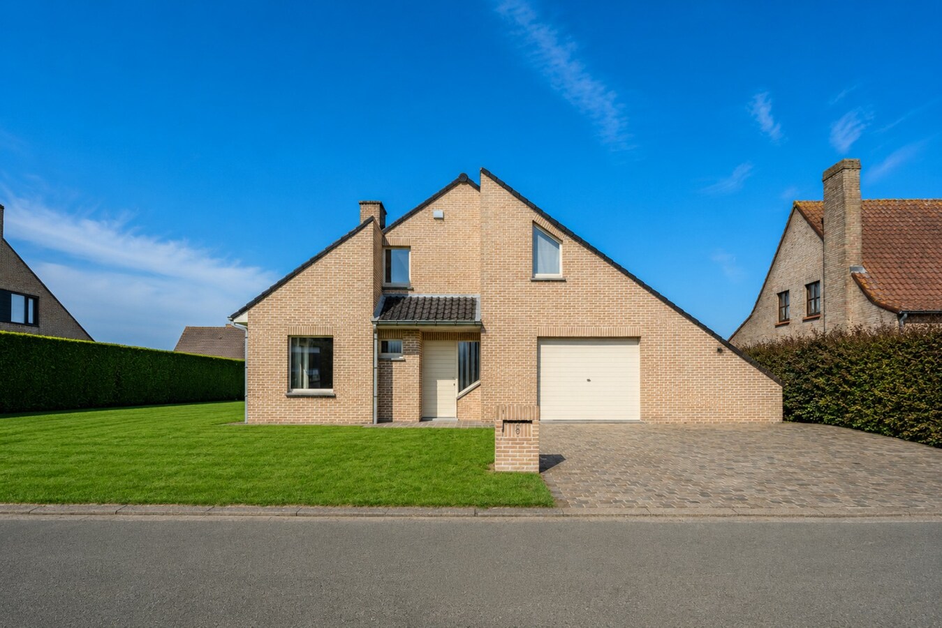 Charmante, instapklare alleenstaande villa in rustige en mooie woonwijk 