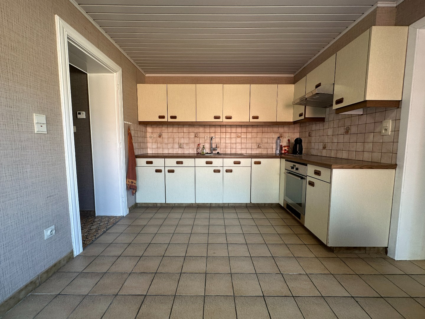 Instapklare woning met 2 slpk, garage en tuin, Aartrijke. 