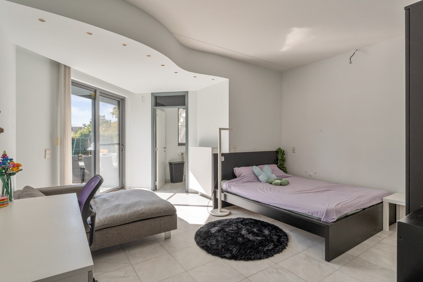 Zeer ruime, goed afgewerkte woning met diverse mogelijkheden nabij het centrum van Maaseik! 