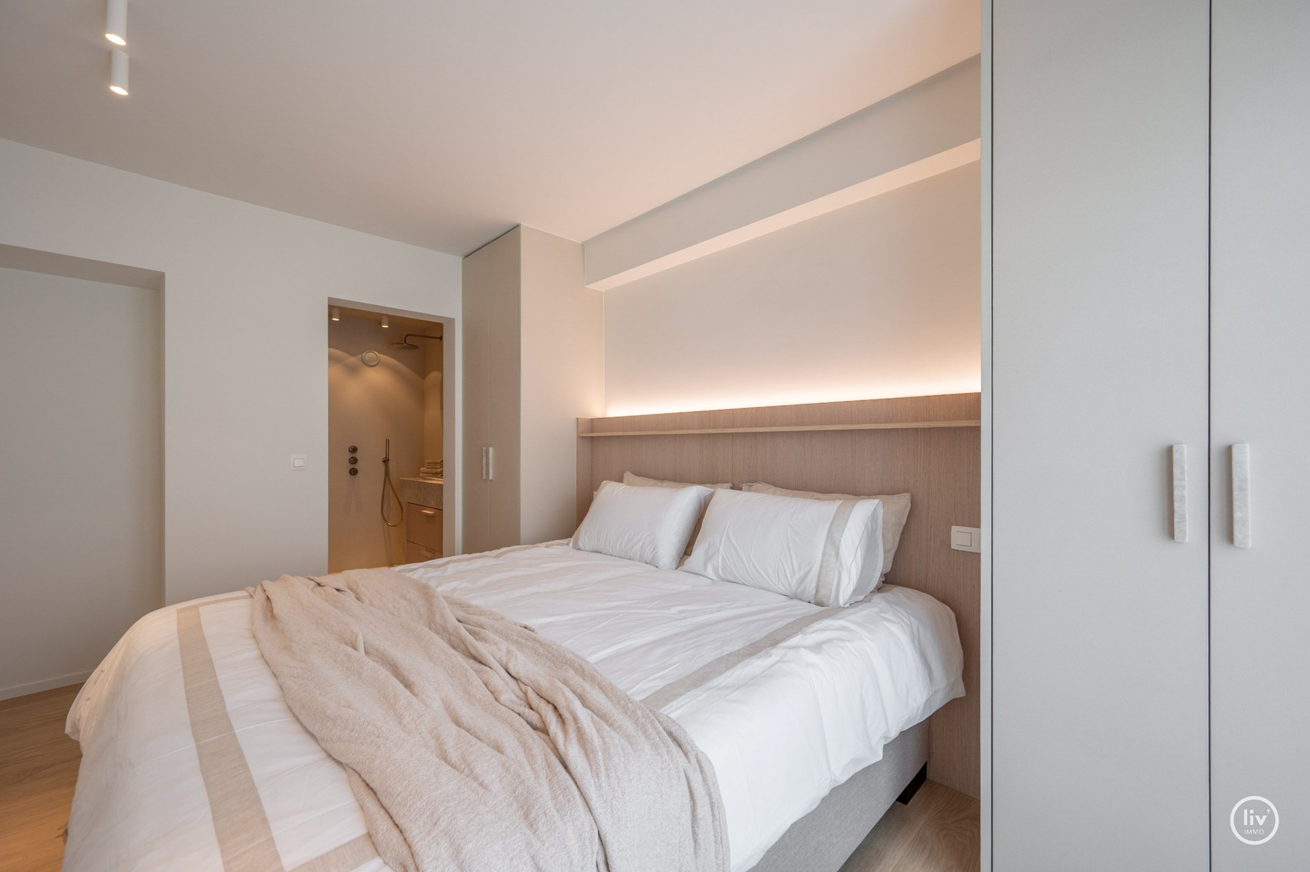 Volledig gerenoveerd 3-slaapkamerappartement met open zicht en prachtig uitzicht op het Zegemeer 