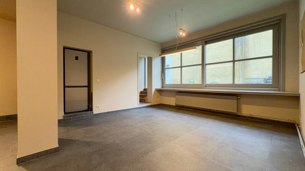 Kantoorgelijkvloers te huur op wandelafstand van Sint-Pietersstation in Gent