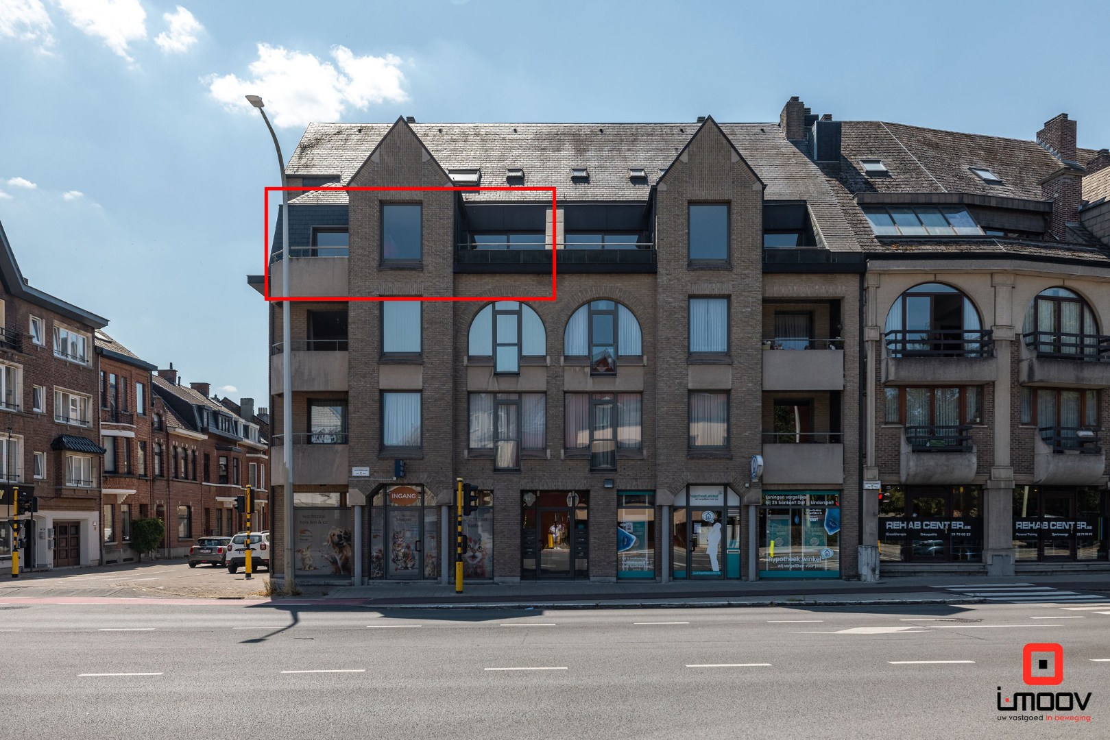 Ruim appartement met 2 slaapkamers, dubbele garage en twee terrassen te Aalst 