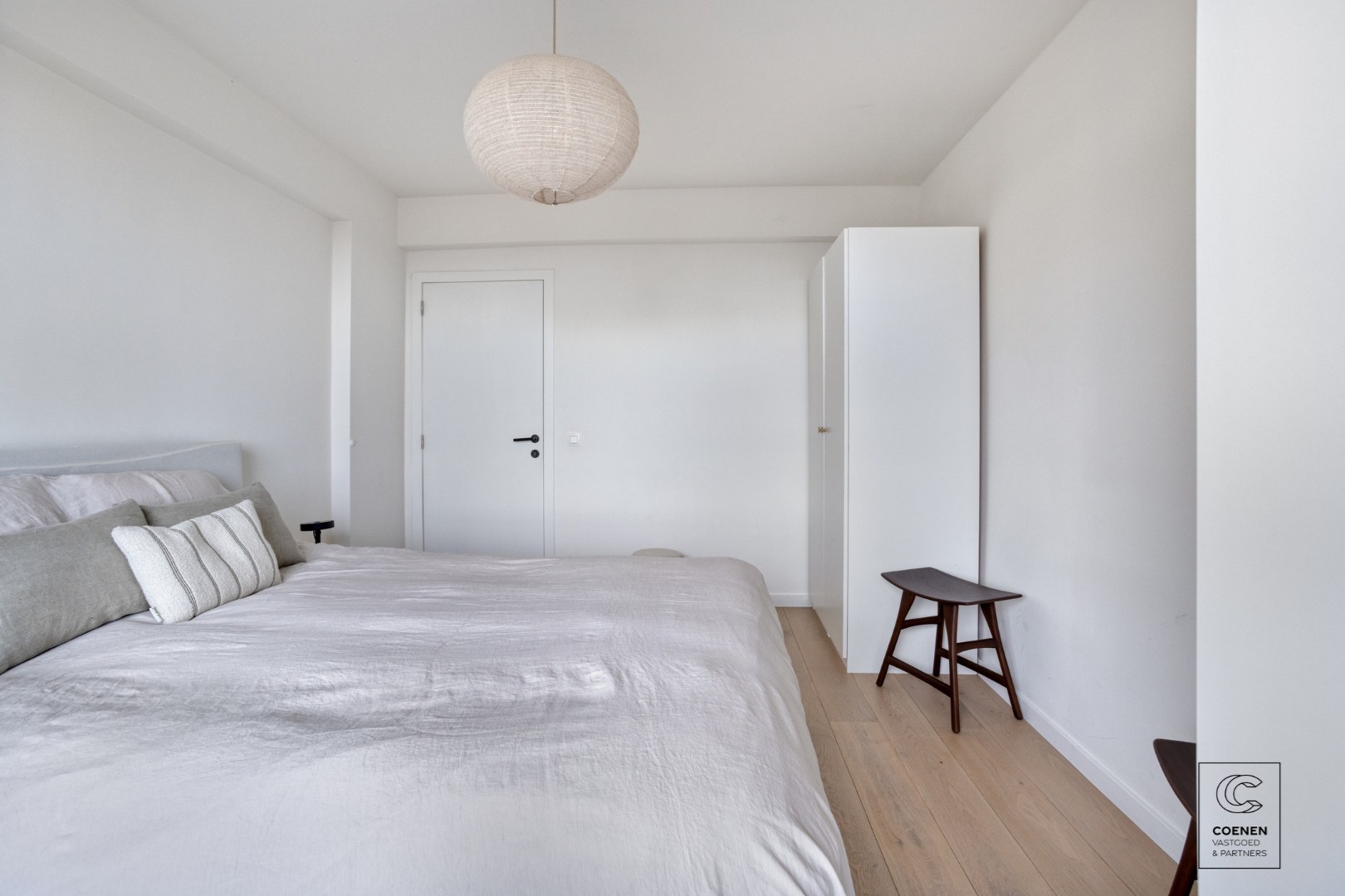 Stijlvol gerenoveerd appartement met 2 slaapkamers &amp; zonnig terras op toplocatie te Berchem 