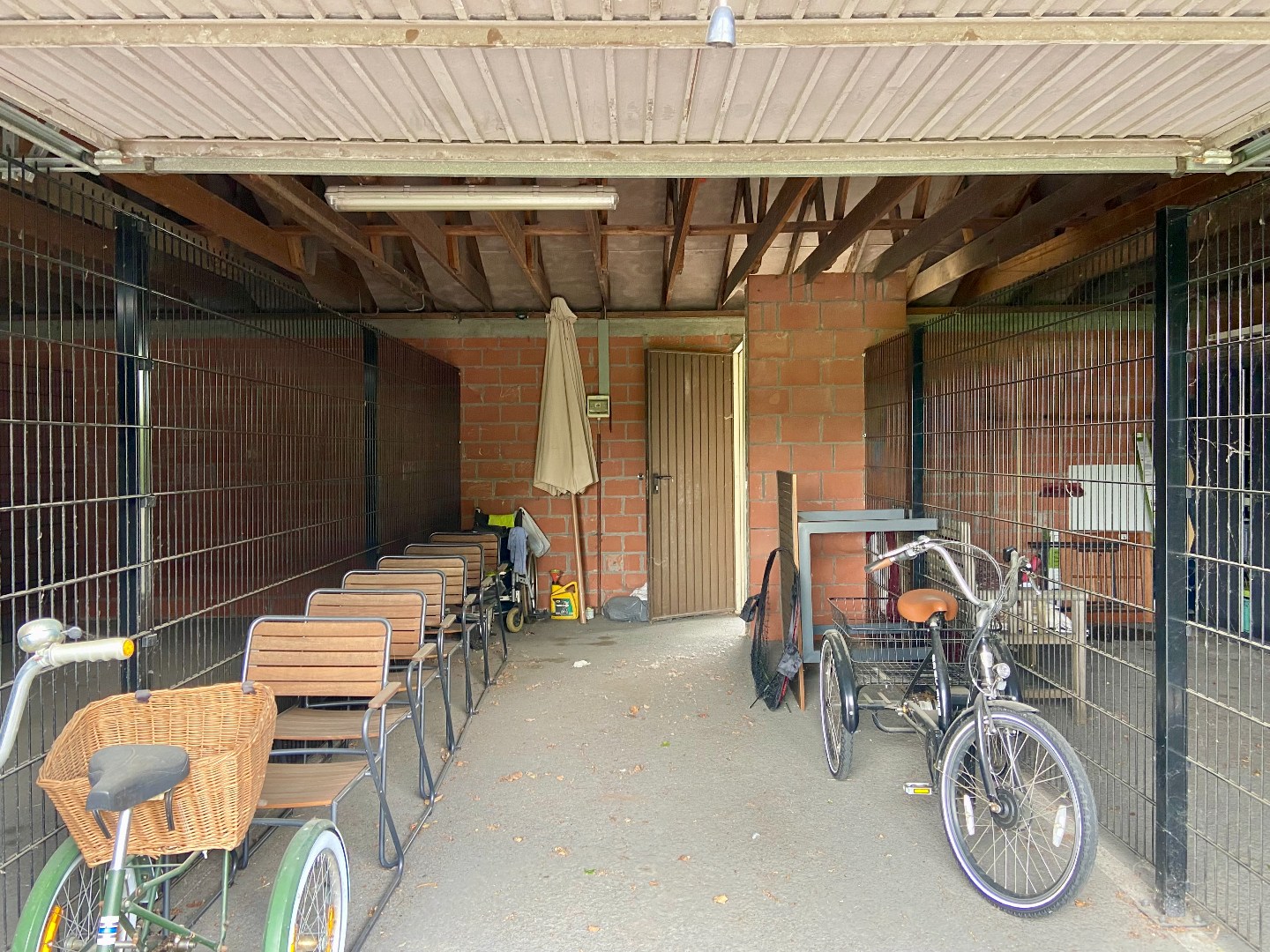 Gelijkvloers appartement met 2 slaapkamers, garage en groot terras op centrale ligging! 