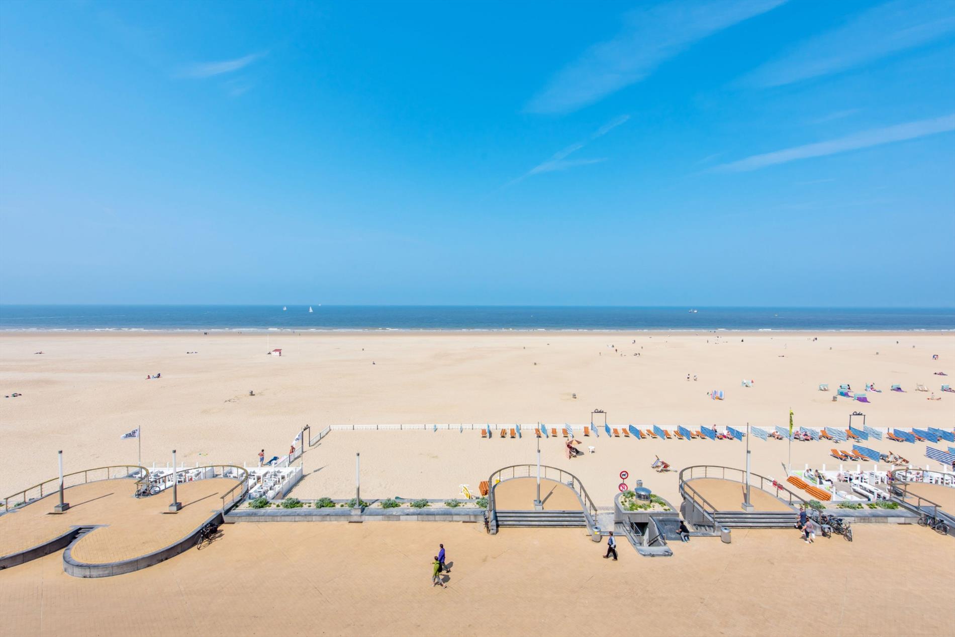 MAGNIFIQUE APP DE VACANCES . 2 CHAMBRES A COUCHER AVEC VUE FRONTAL SUR MER (GARAGE COMPRIS !!) 