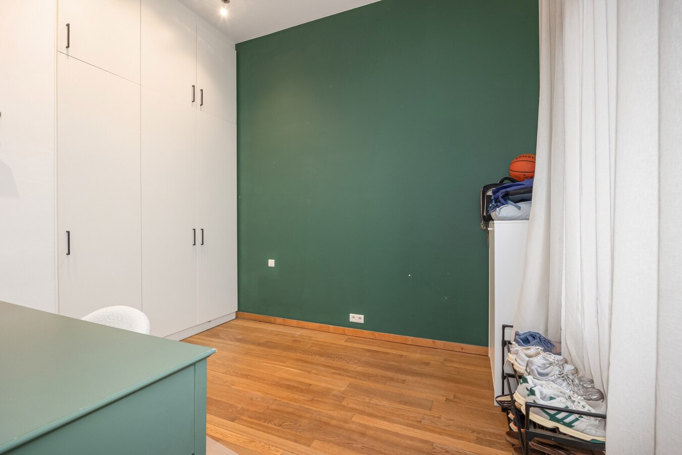 Ruim triplex appt met 2 slpk en dakterras nabij 't Zuid! 