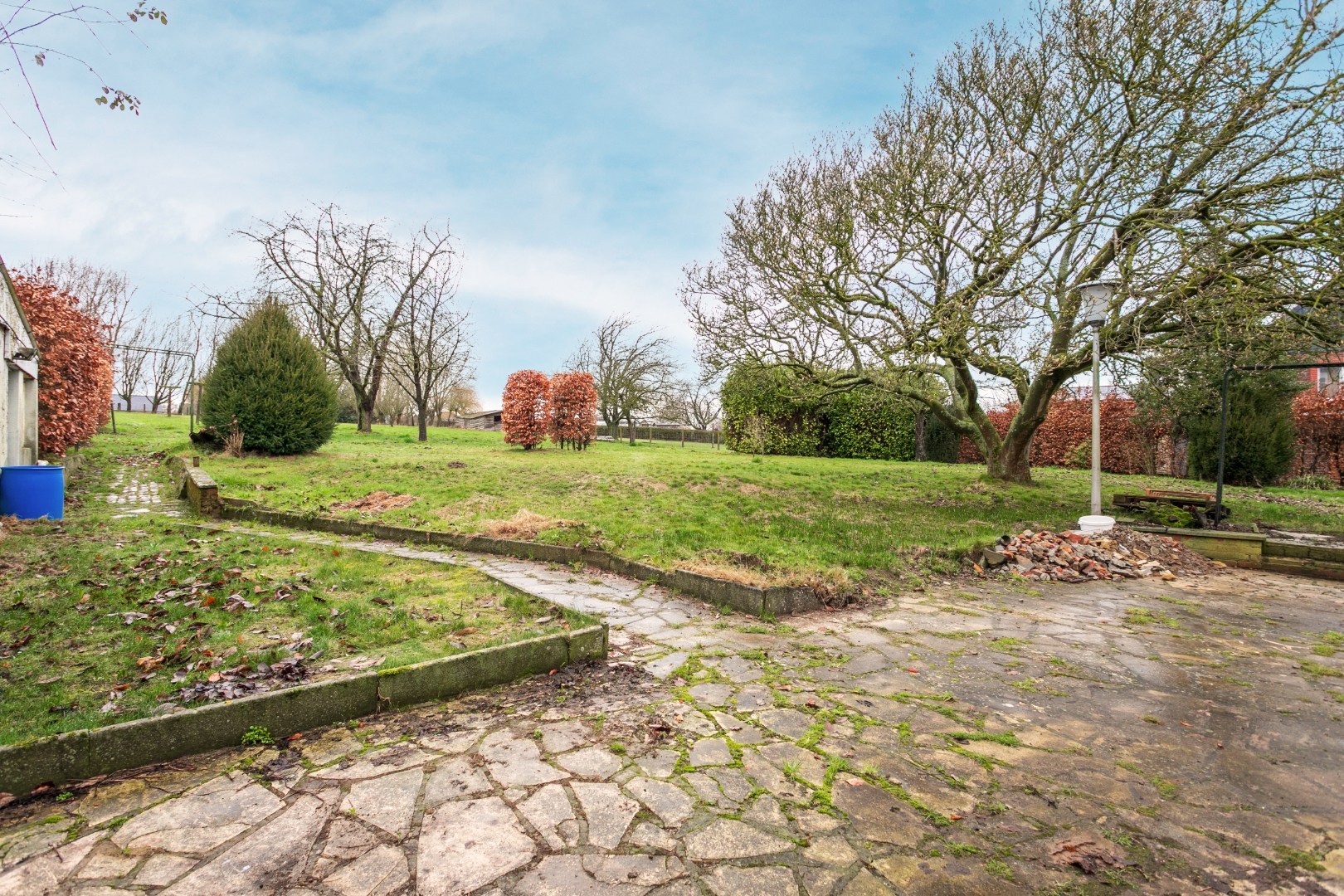 Ruime woning met veel potentieel in een groene omgeving op 39a 