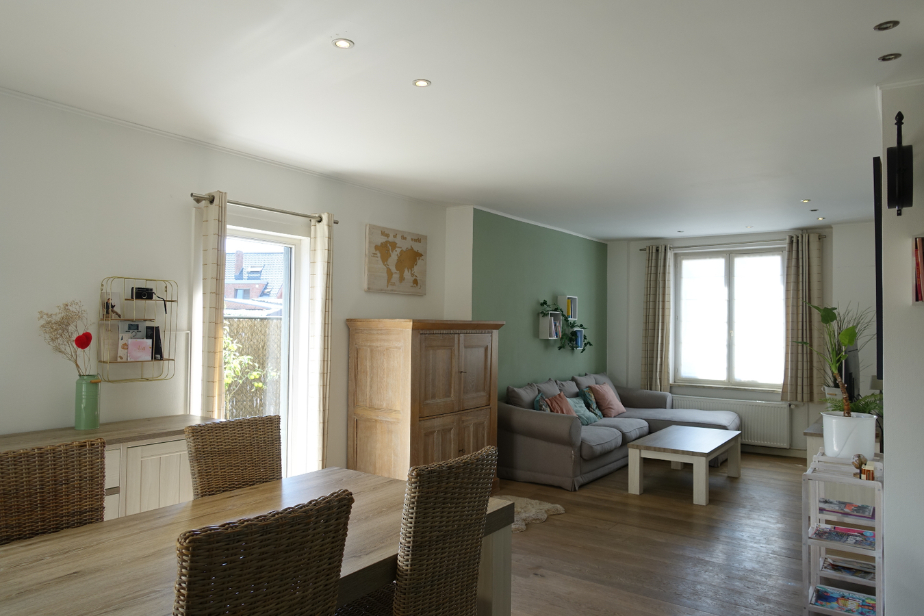 Goed gelegen hoekwoning met gezellige tuin en garage 