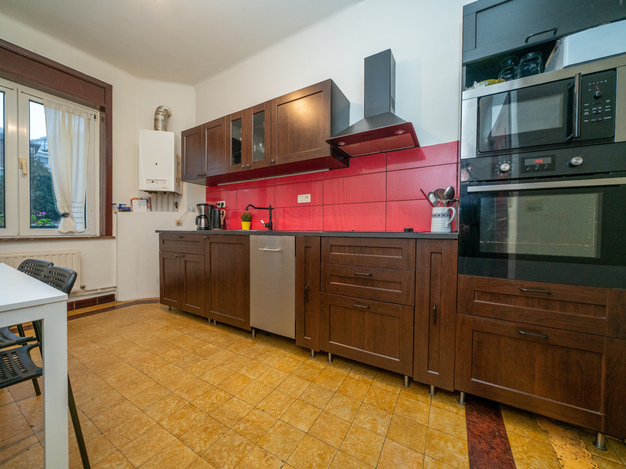 Opbrengstwoning met 3 units op zeer gunstige locatie 