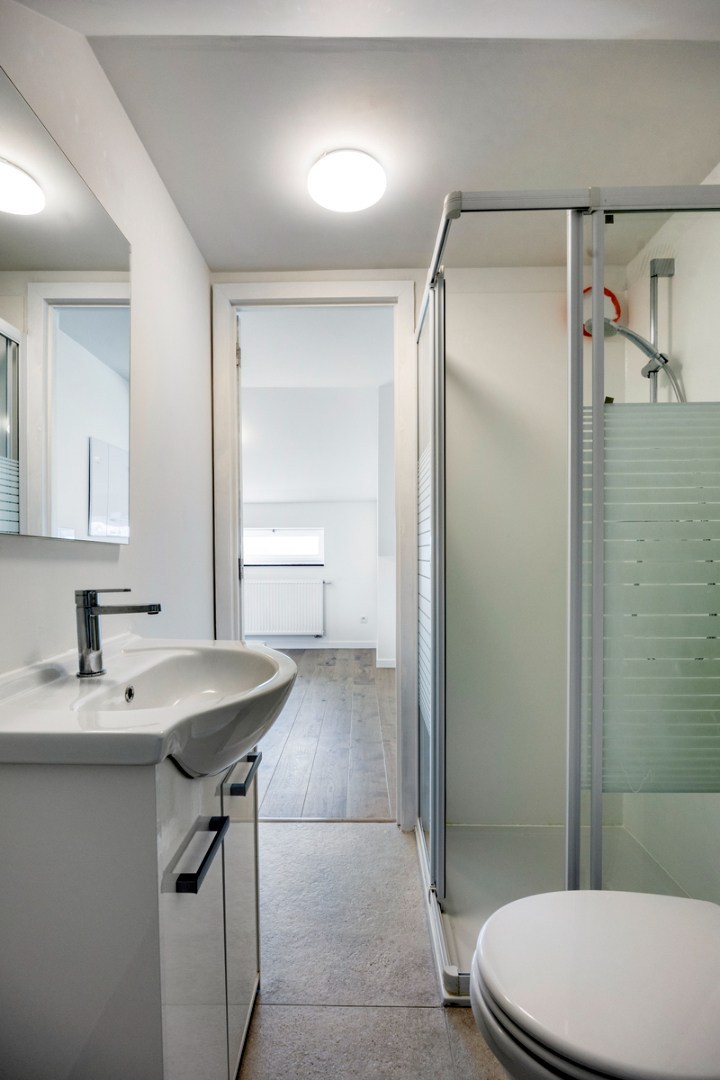 Volledig gerenoveerde woning met 3 slaapkamers, badkamers en tuin in Tienen! – EPC A - bewoonbare opp. 130 m² 