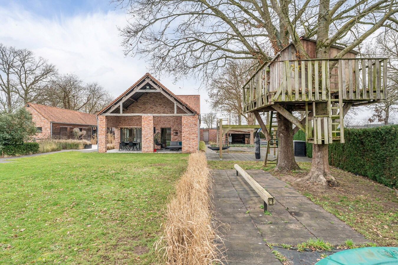 Uniek landhuis op een perceel van +/- 27 are in een GROENE oase 