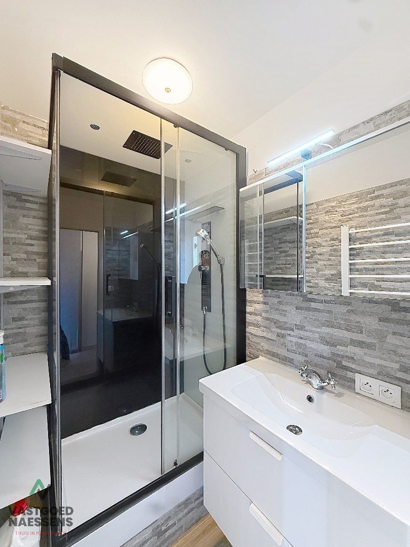 INSTAPKLARE STUDIO MET SLAAPHOEK EN ZONNIG TERRAS 