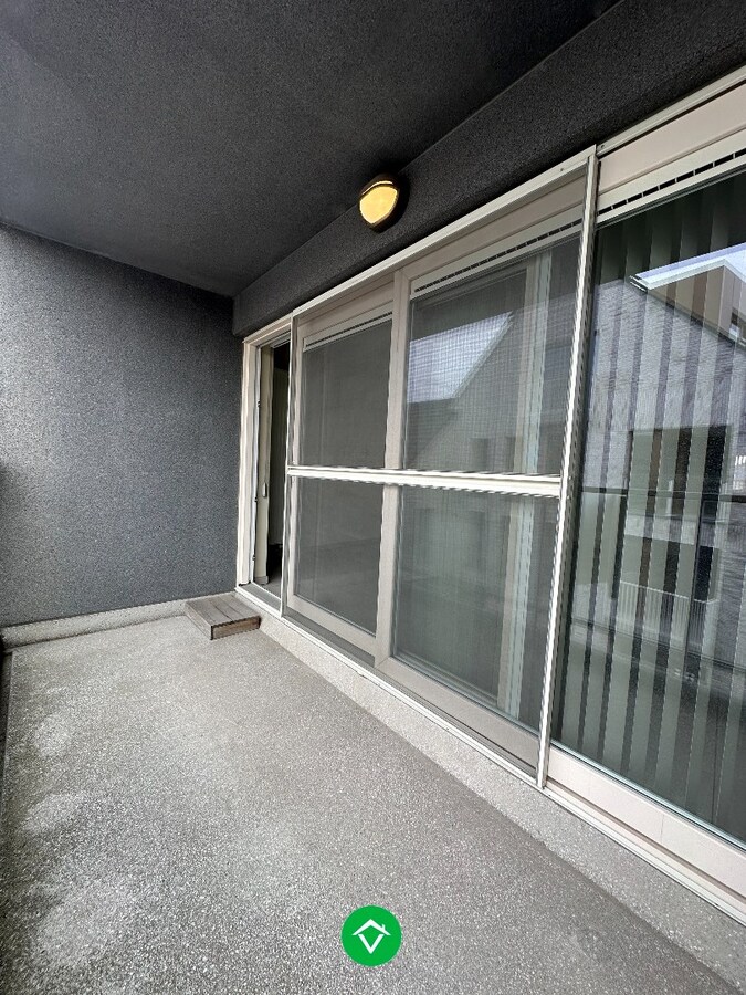 Charmant 2-slaapkamerappartement met garage en extra berging aan markt Kortemark 