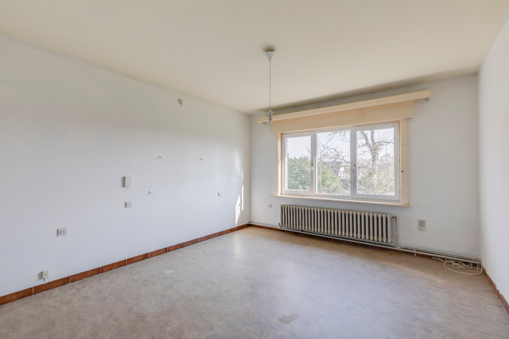 VERKOCHT ! Ruime villa (250m²) op mooi stuk grond (912m²) 