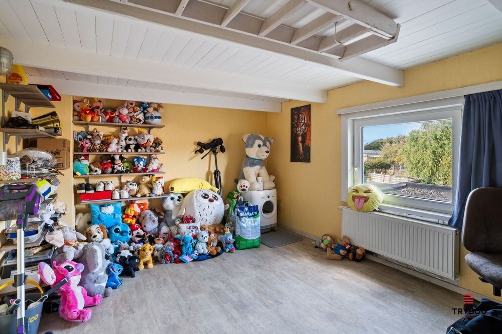 Centraal gelegen starterswoning op ruim perceel van 1658 m² 