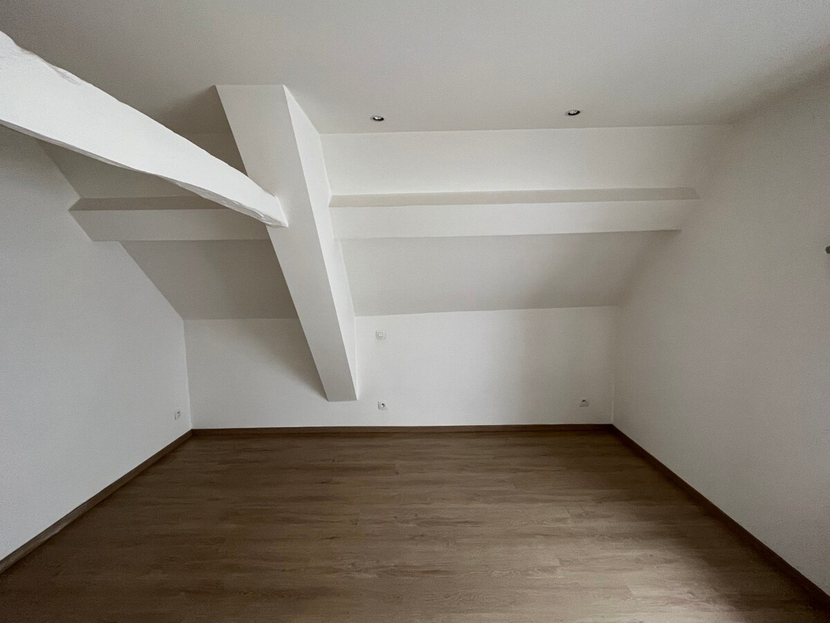 Bijzonder ruime, praktisch ingedeelde gezinswoning 