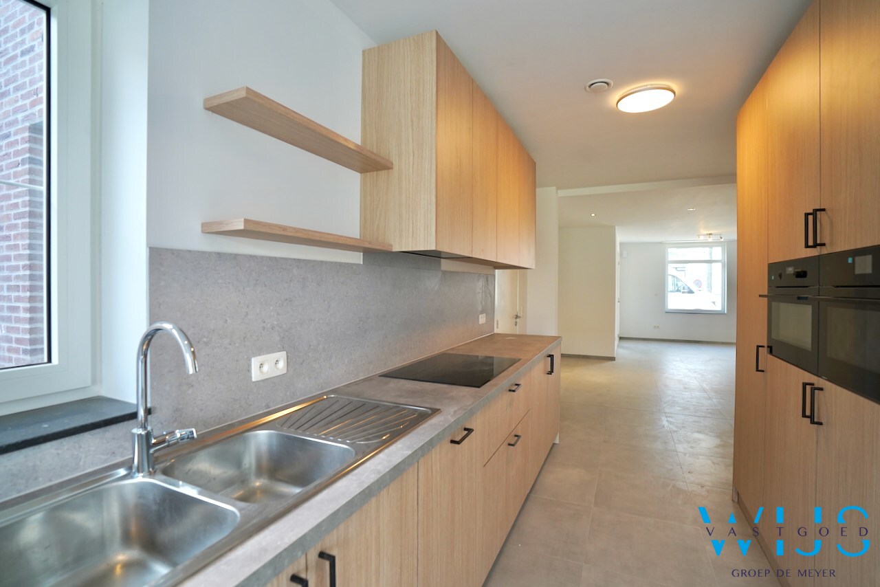 Volledig gerenoveerd woonhuis in hartje Kaprijke ! 