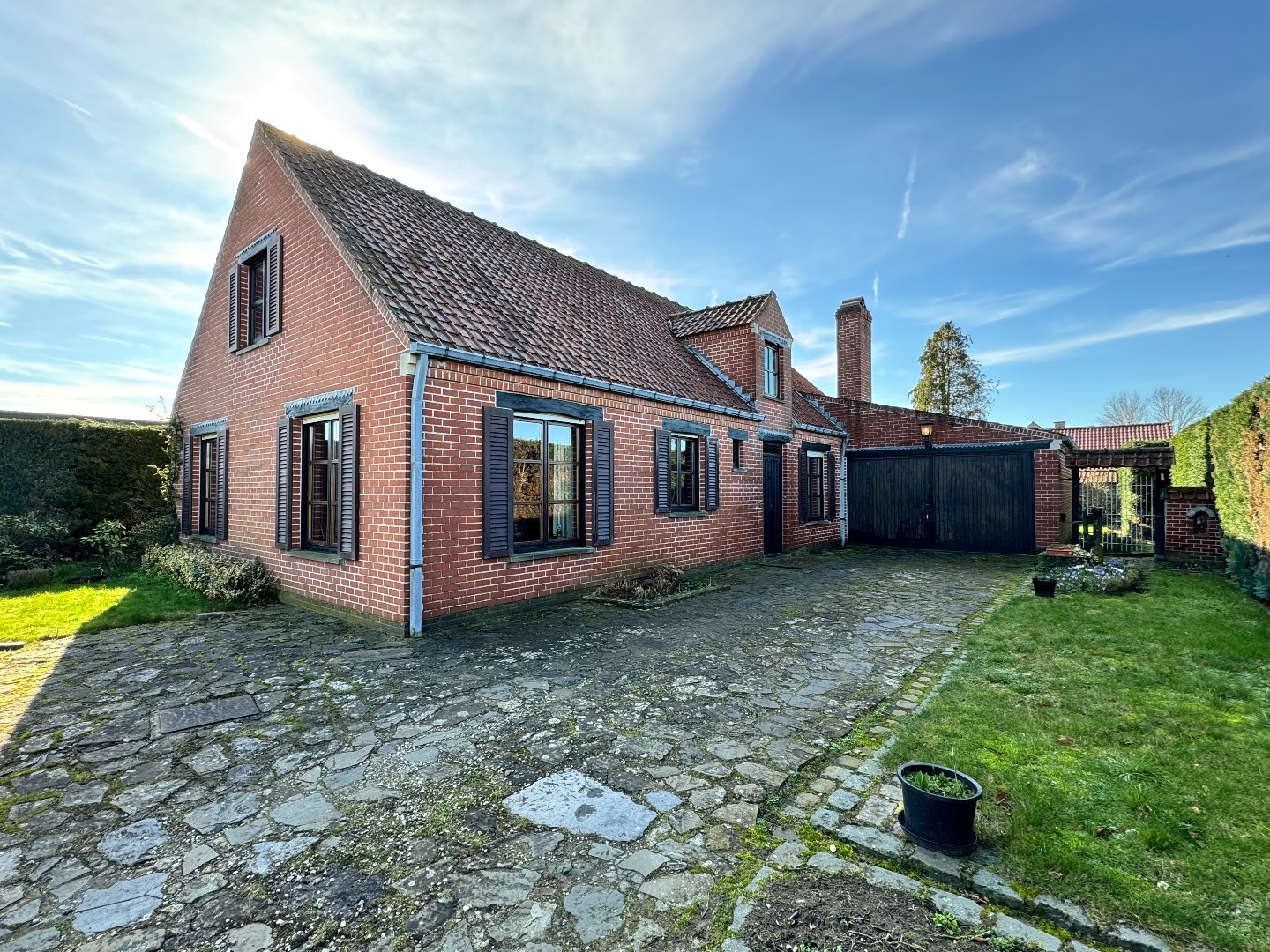 Charmante woning met garage en tuin op 963 m² te Zulte 