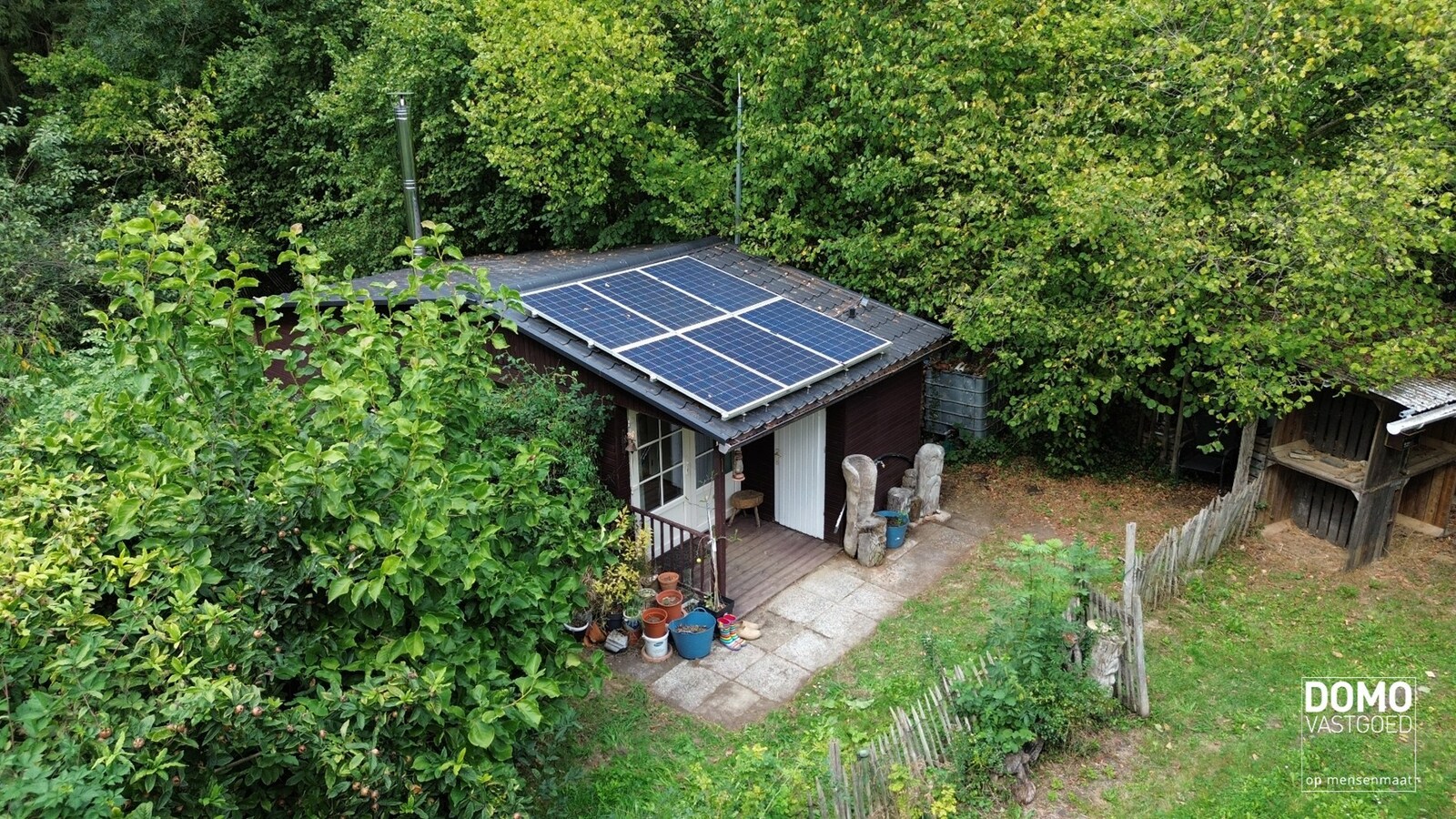 UNIEK DOMEIN MET OFF-GRID VAKANTIEWONING, SCHUUR EN 2 VIJVERS OP 1 HA 41 A 
