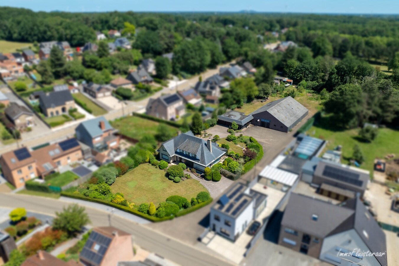 Ruime woning met loods op ca. 1ha te Lummen 