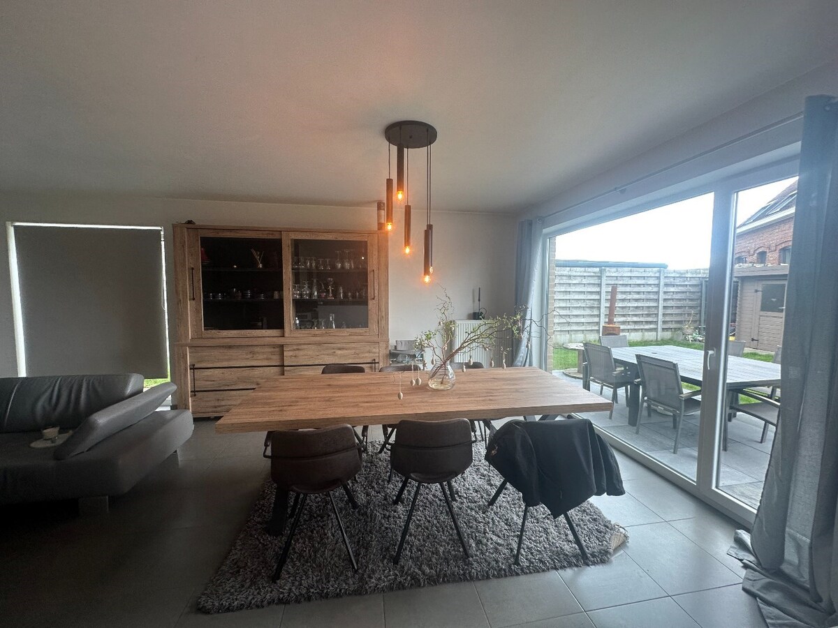 Ruime nieuwbouwwoning met zongerichte tuin en 3 slaapkamers 