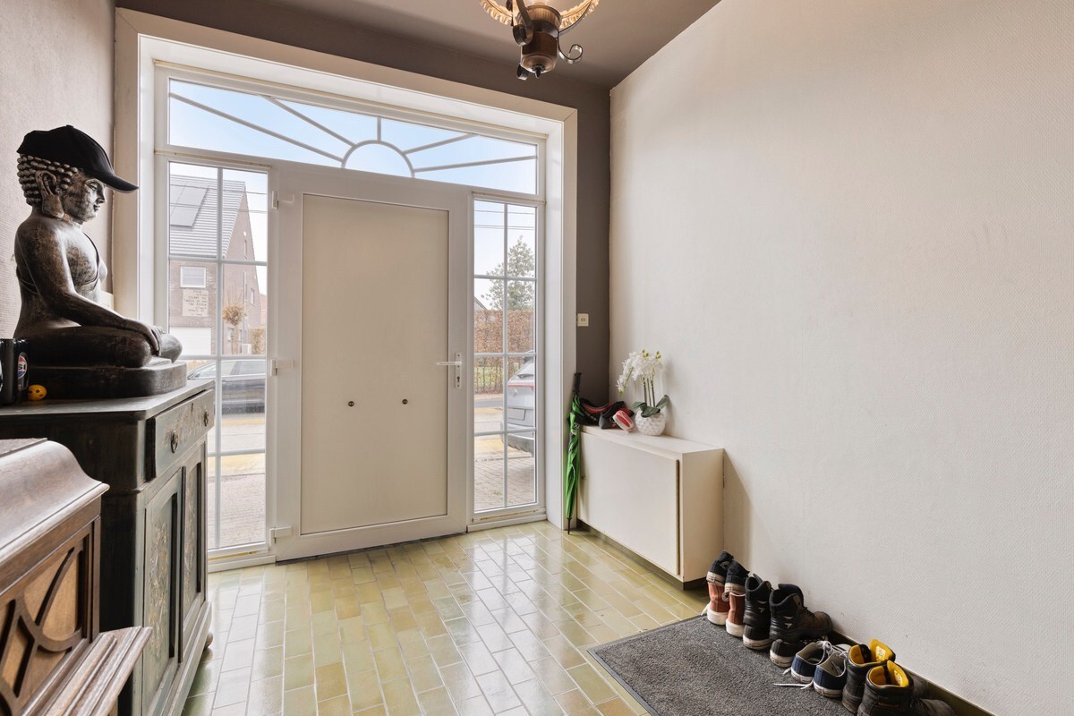 Woning met handelspand te koop in Oostrozebeke op een perceel van 768 m2. 