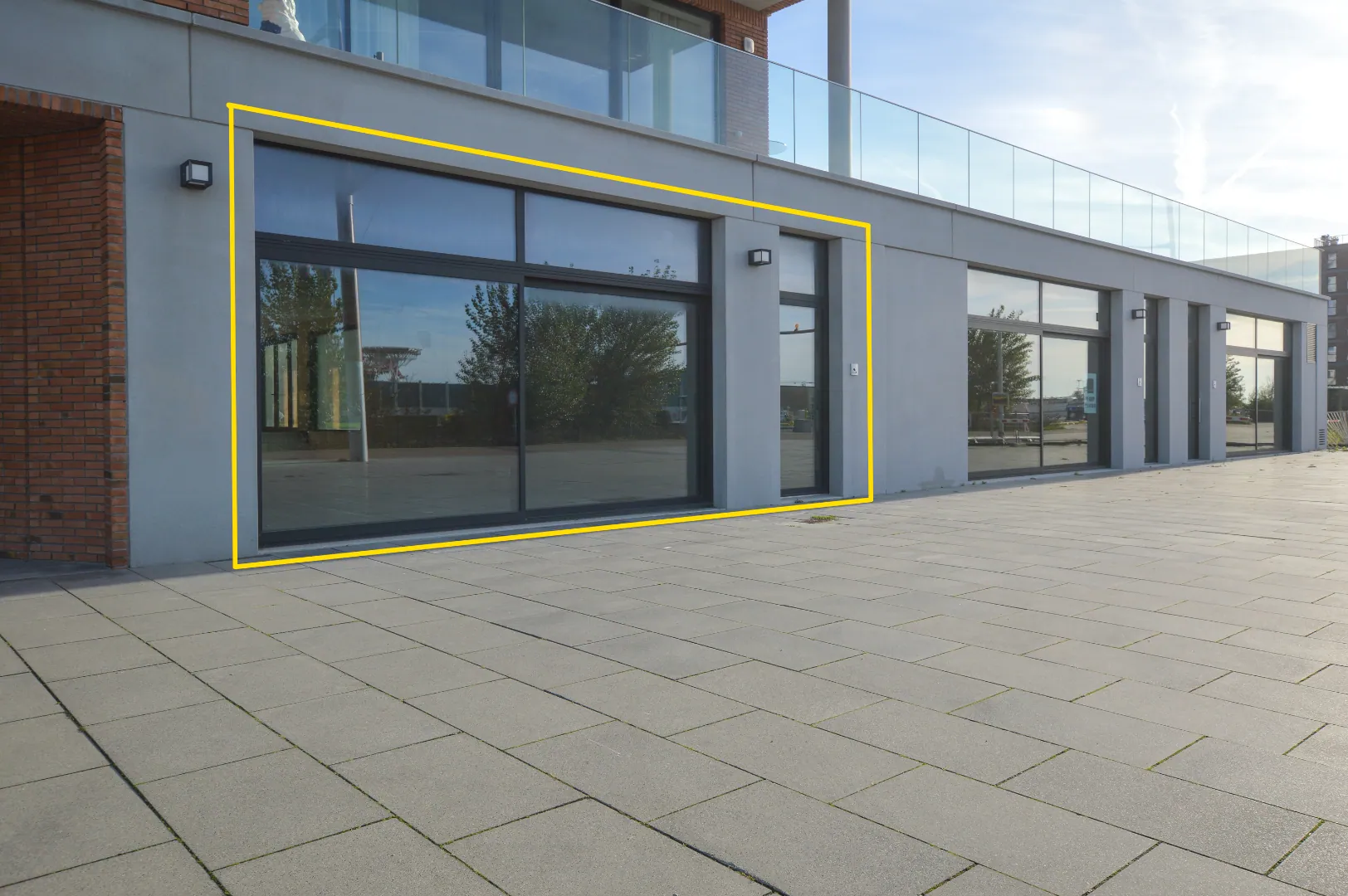 Casco handelsruimte te huur op de prachtige Hendrik Baelskaai