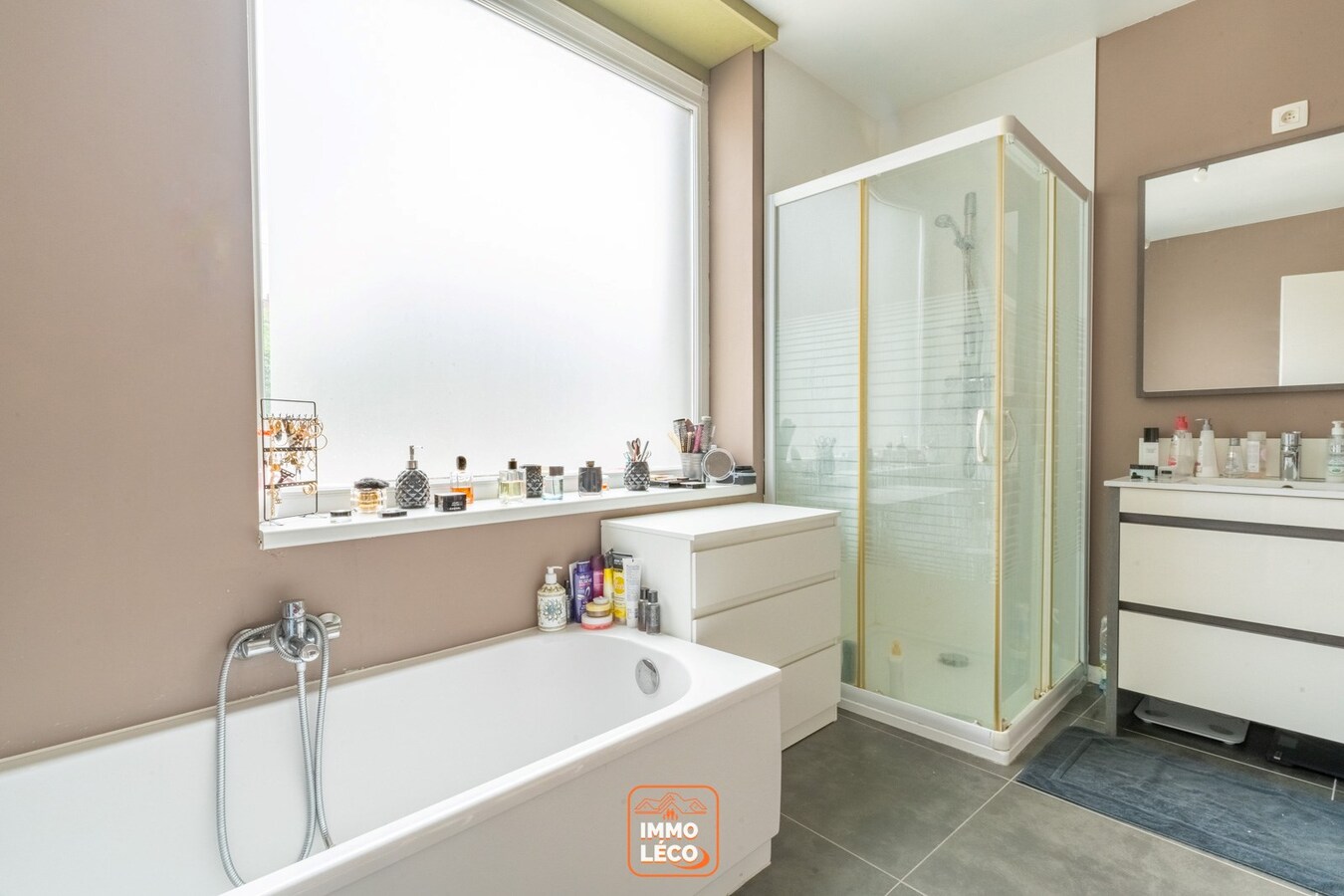 Appartement rez-de-chaussée 2 chambres, grand jardin et parking couvert privatif ! 