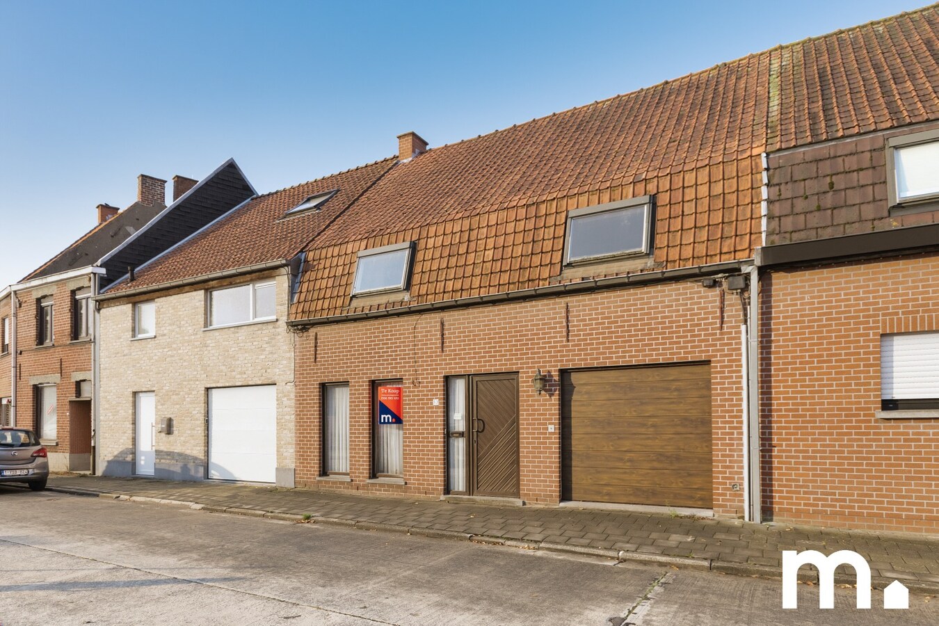 Woning met 5 slaapkamers, garage en tuin te Izegem! 