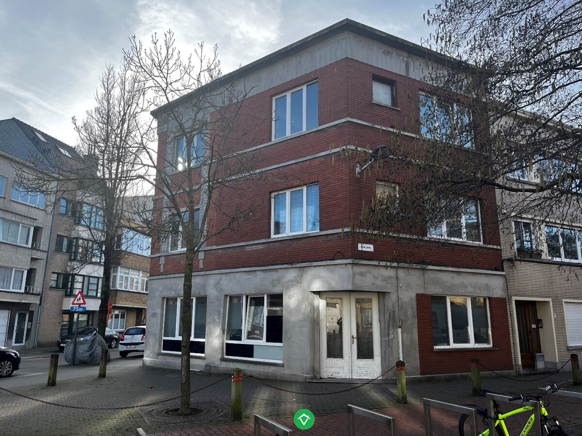 Opbrengstpand bestaande uit 3 verhuurde appartementen, gelegen aan H.Hart-Kerk 