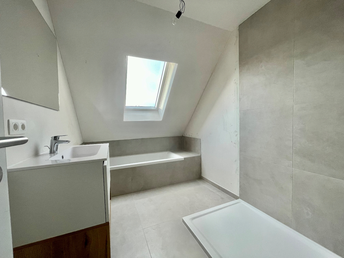 6% BTW mogelijk! Halfopen nieuwbouwwoning met 3 slaapkamers 