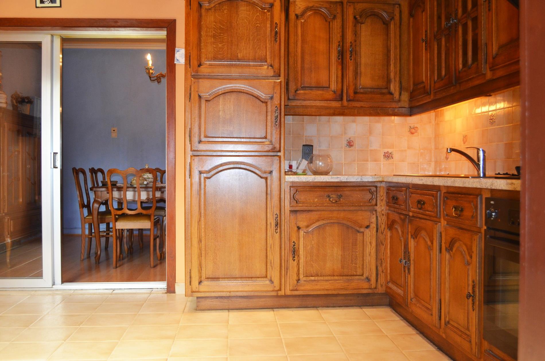 Te renoveren rijwoning met  garage en uitweg  nabij centrum Eeklo 