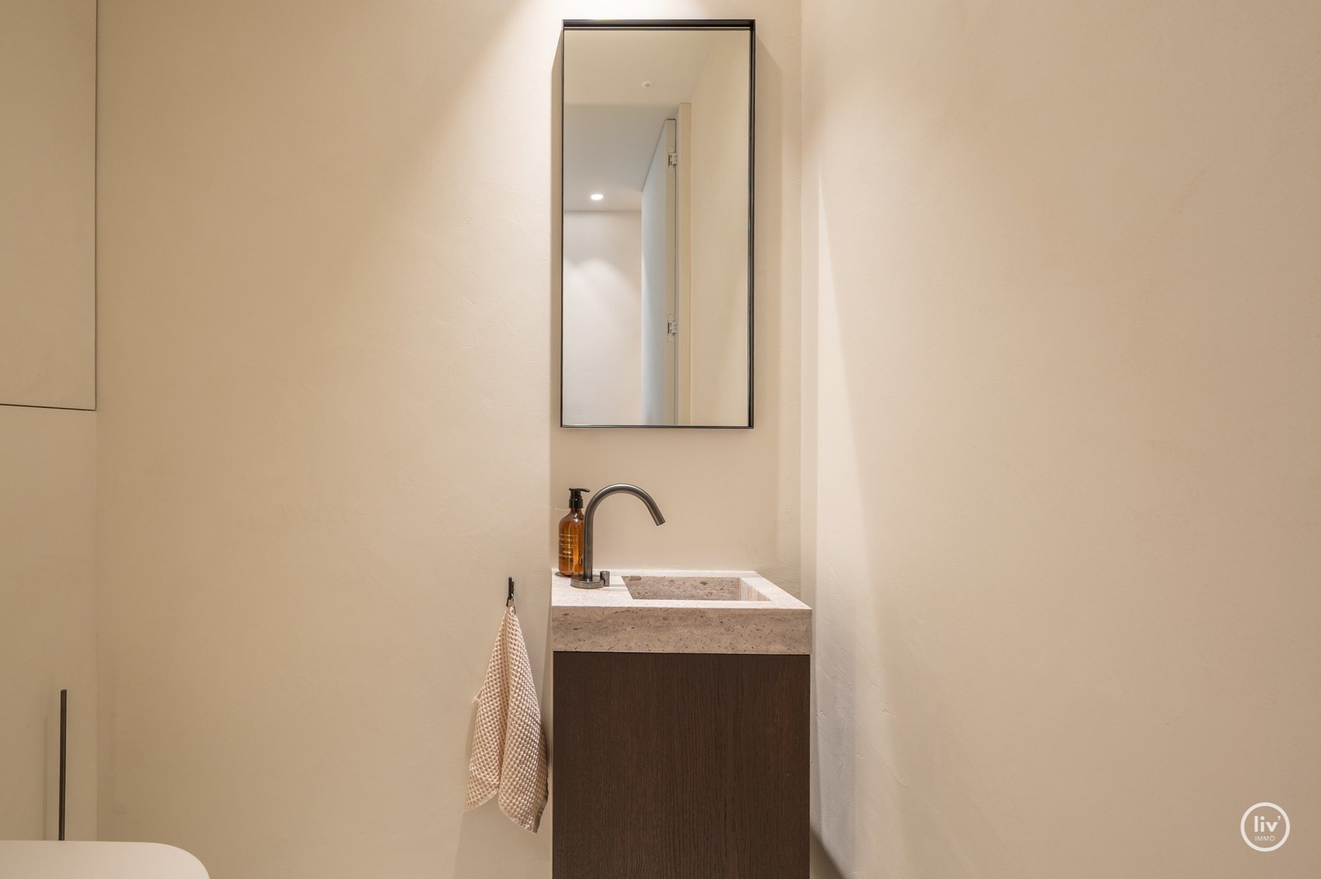 Magnifiek gerenoveerd appartement van 150 m² met open zicht op de Heilighartl kerk – Dumortierlaan, Knokke 