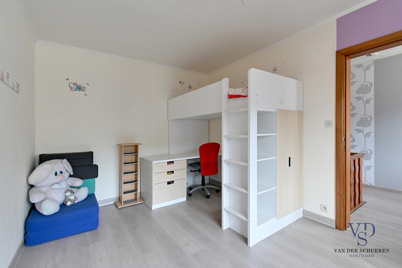 Bijzonder ruime, praktisch ingedeelde rijwoning 