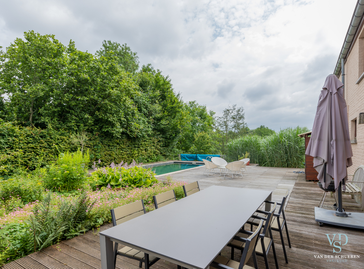 Authentieke herenwoning met atelier / bureau's. 