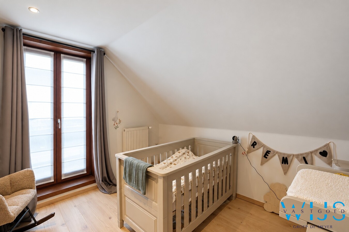 Instapklare open bebouwing met vier slaapkamers op een zonnig hoekperceel in Assenede! 