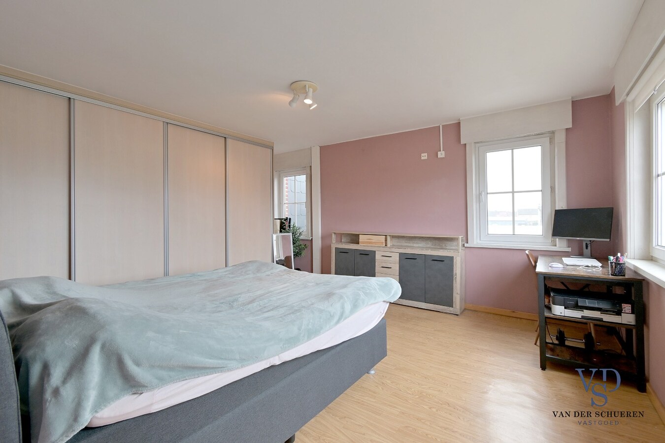 Degelijke Half Open Bebouwing 