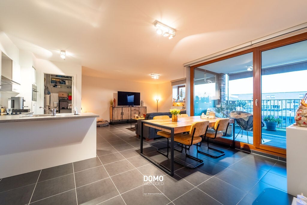 INSTAPKLAAR 2 SLAAPKAMER APPARTEMENT MET PRACHTIG RUIM TERRAS TE BILZEN CENTRUM 