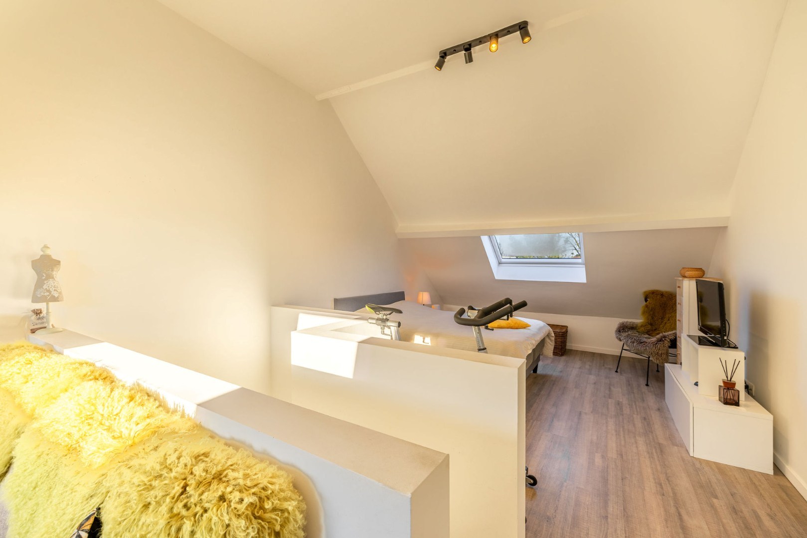 Volledig gerenoveerde stadswoning met flexibele indeling nabij Gent-Sint-Pieters 